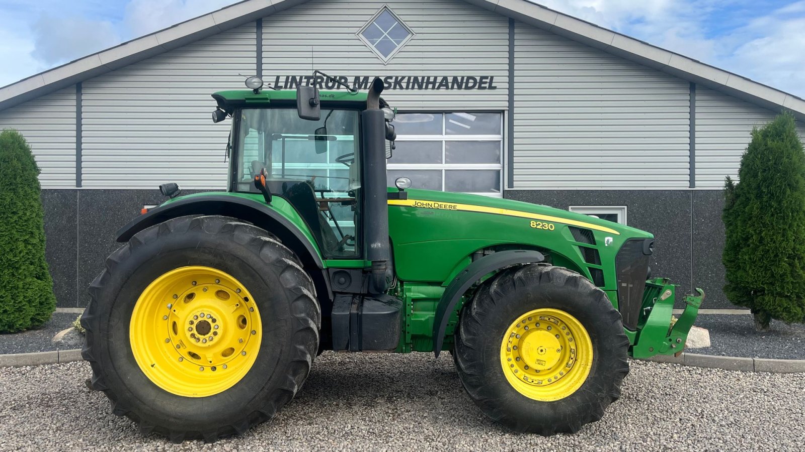 Traktor du type John Deere 8230 Med frontlift, Gebrauchtmaschine en Lintrup (Photo 9)