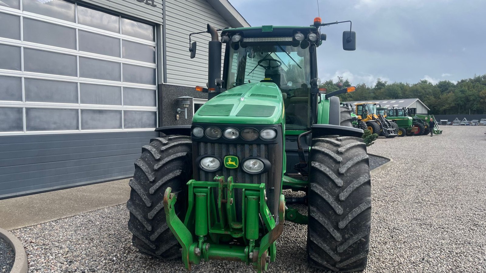 Traktor du type John Deere 8230 Med frontlift, Gebrauchtmaschine en Lintrup (Photo 11)