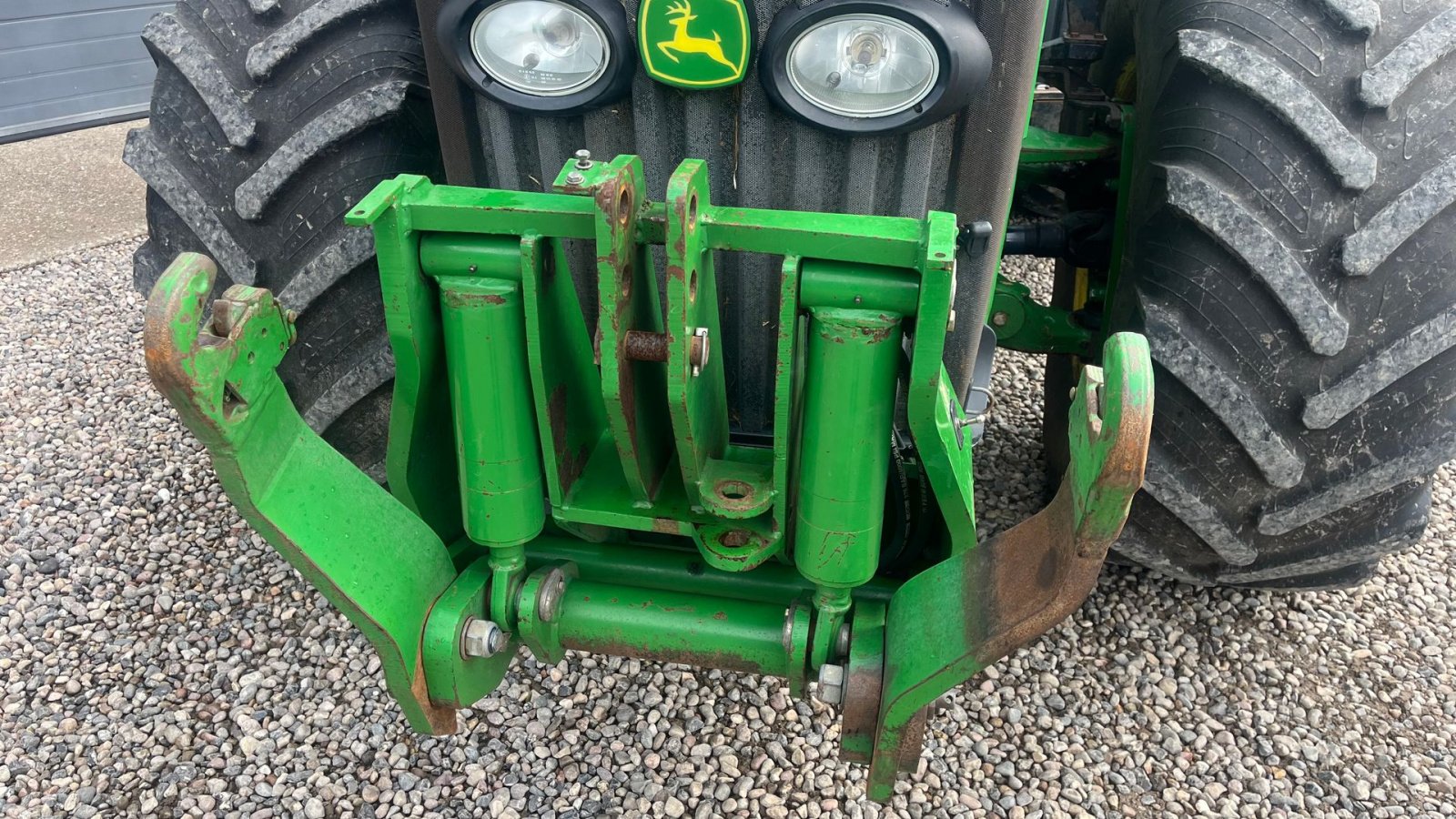 Traktor du type John Deere 8230 Med frontlift, Gebrauchtmaschine en Lintrup (Photo 4)