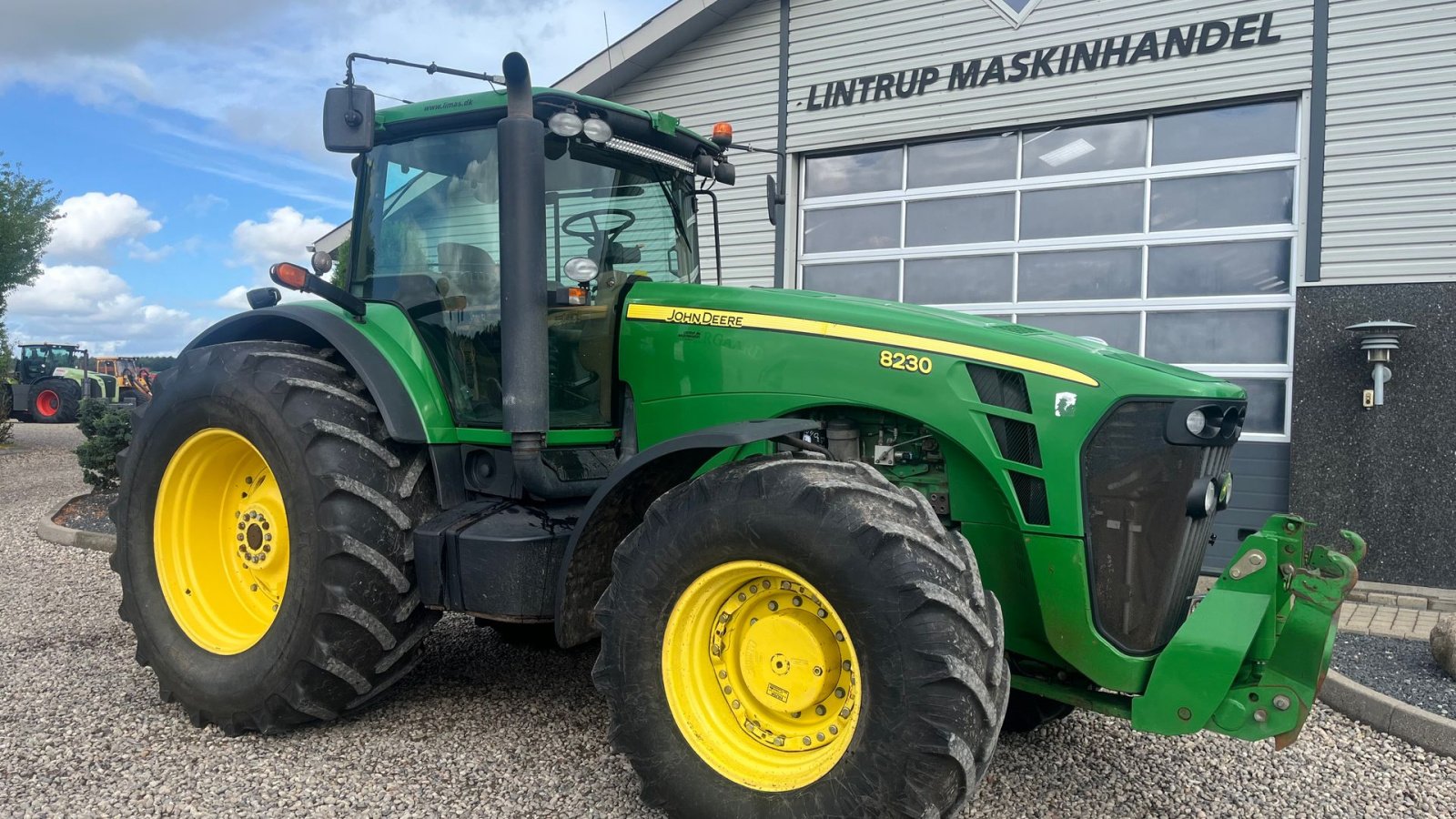 Traktor du type John Deere 8230 Med frontlift, Gebrauchtmaschine en Lintrup (Photo 17)