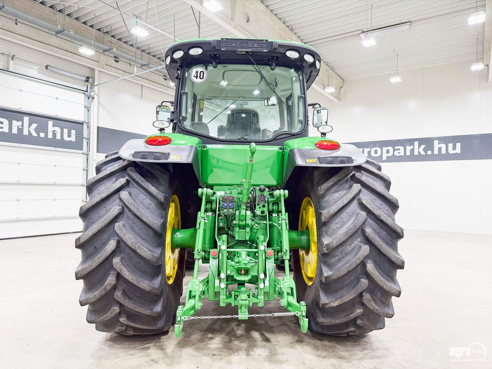 Traktor типа John Deere 8245R, Gebrauchtmaschine в Csengele (Фотография 5)