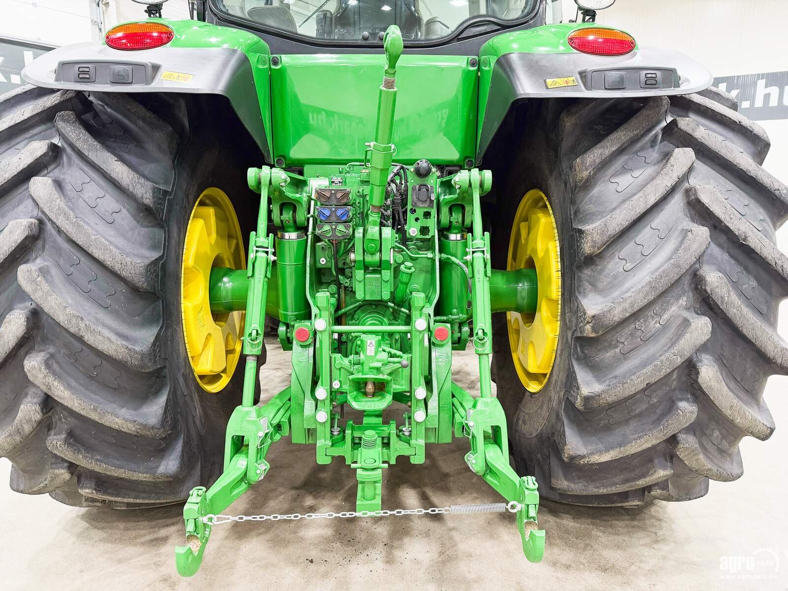Traktor типа John Deere 8245R, Gebrauchtmaschine в Csengele (Фотография 7)