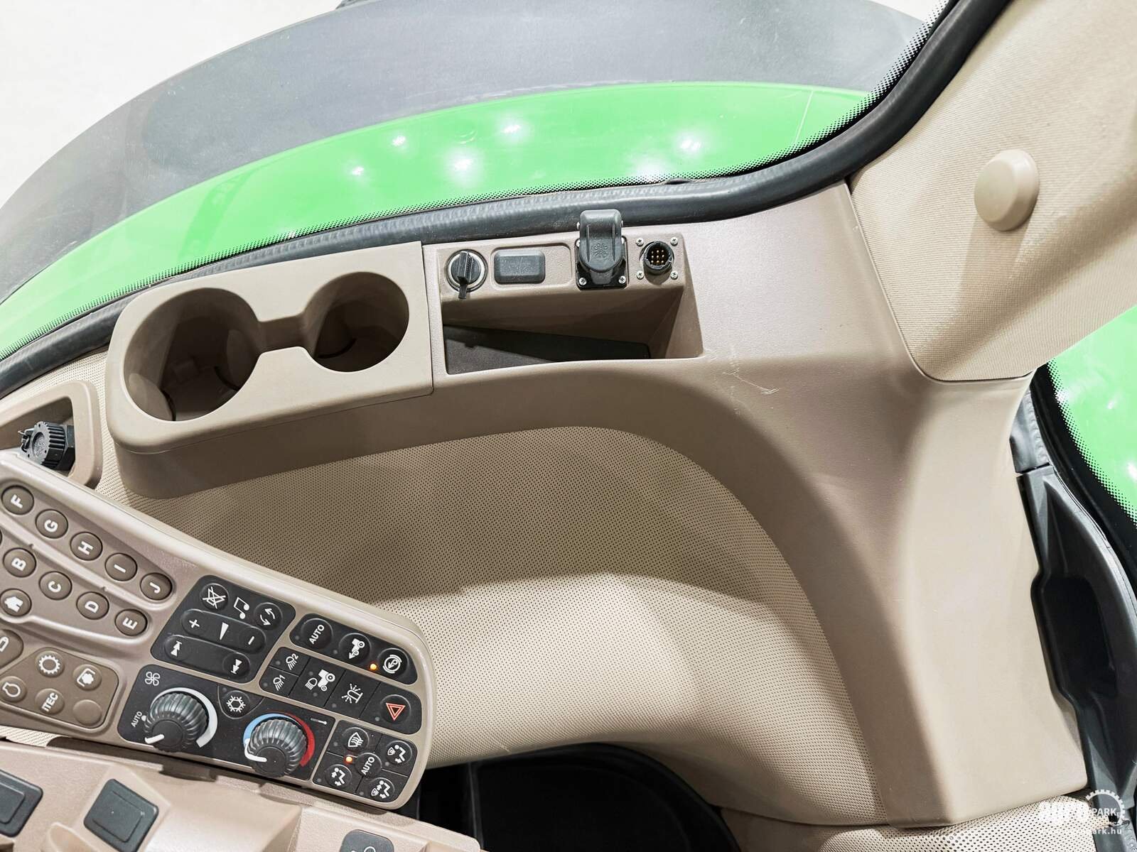 Traktor типа John Deere 8245R, Gebrauchtmaschine в Csengele (Фотография 15)