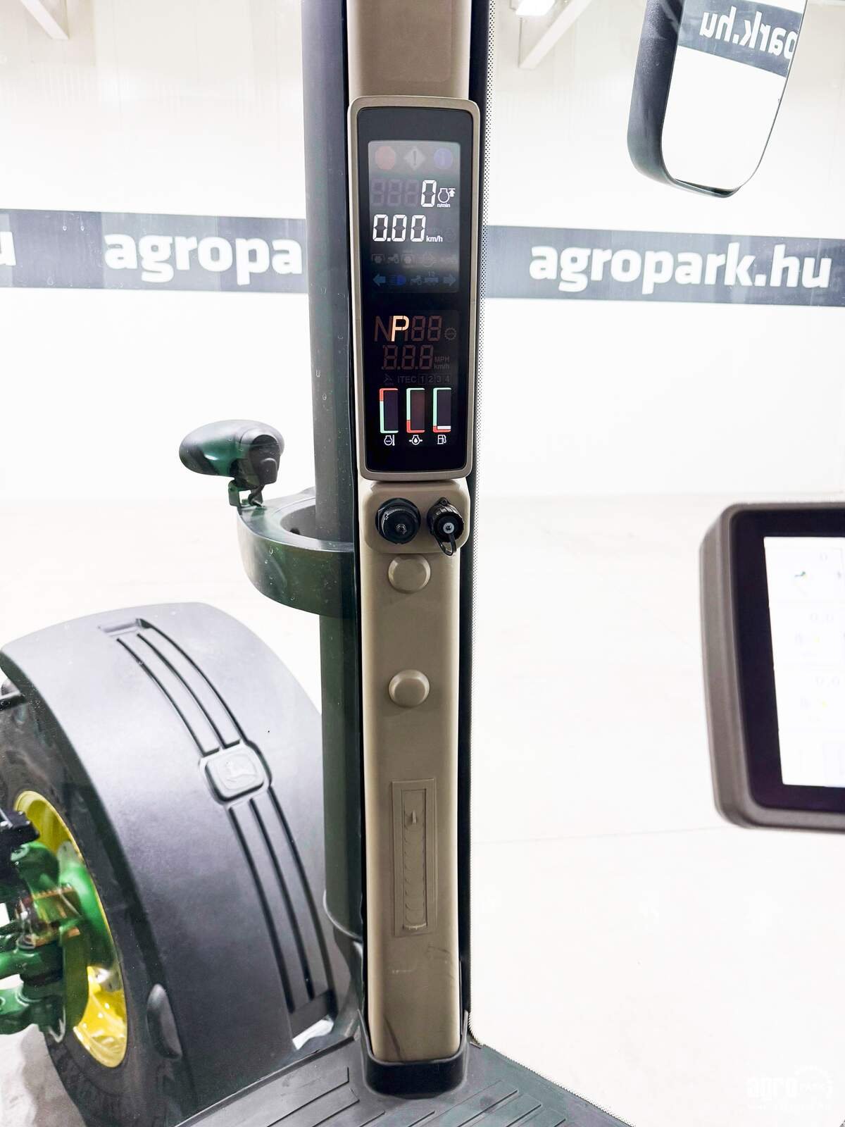 Traktor типа John Deere 8245R, Gebrauchtmaschine в Csengele (Фотография 19)