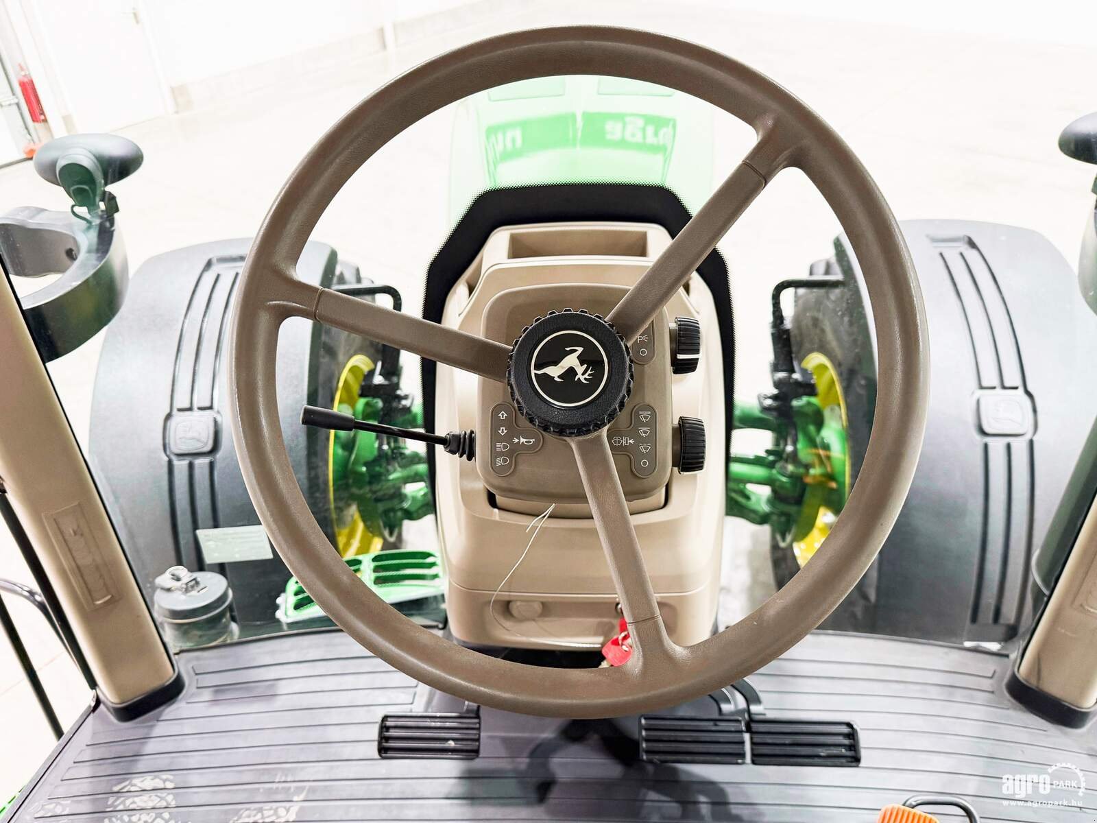 Traktor типа John Deere 8245R, Gebrauchtmaschine в Csengele (Фотография 20)