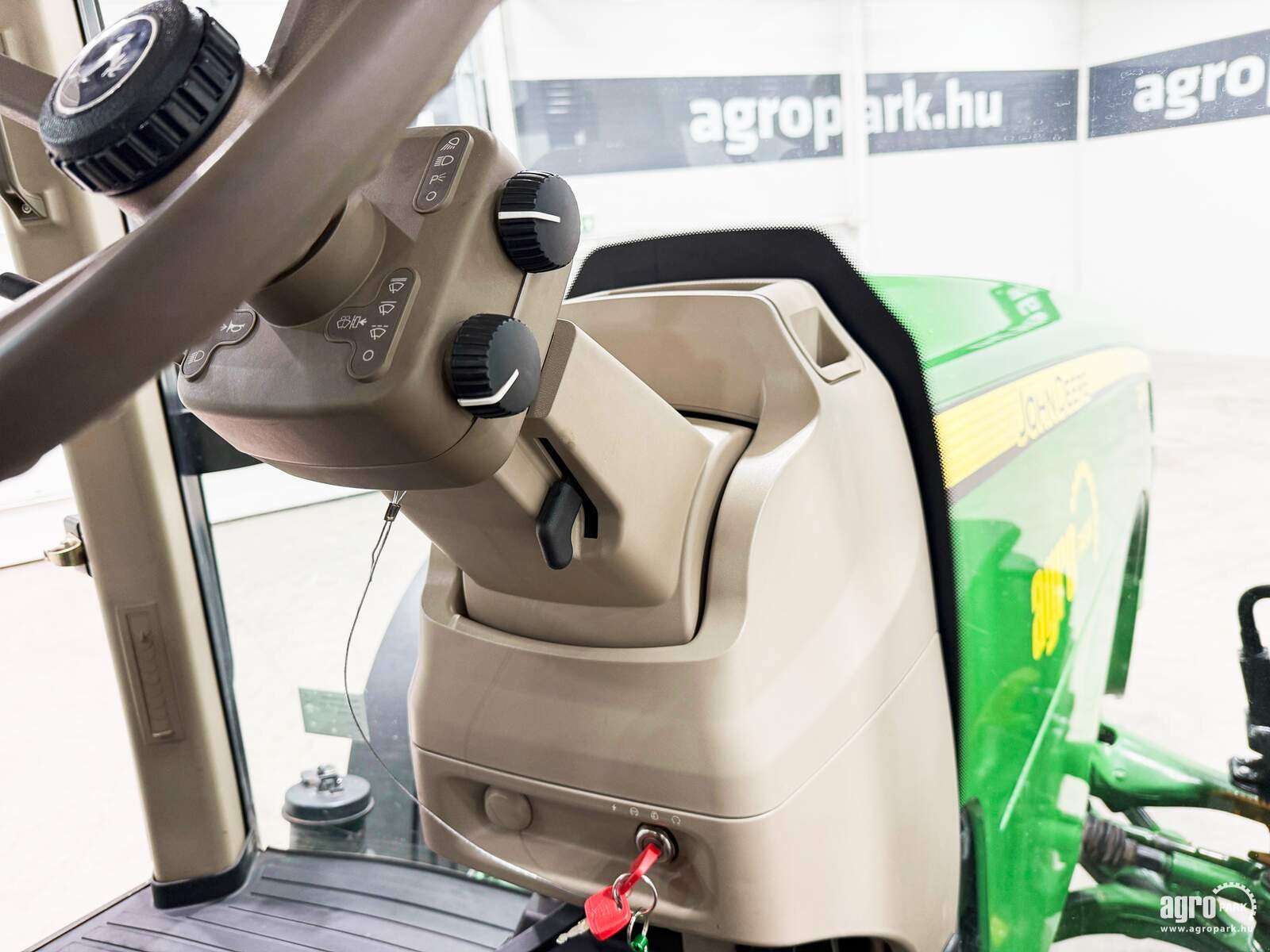 Traktor типа John Deere 8245R, Gebrauchtmaschine в Csengele (Фотография 22)