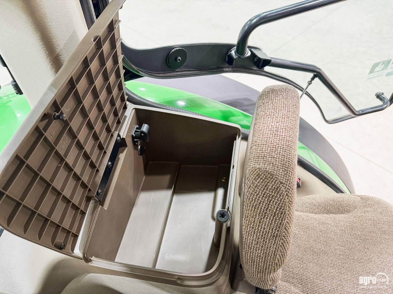 Traktor типа John Deere 8245R, Gebrauchtmaschine в Csengele (Фотография 24)