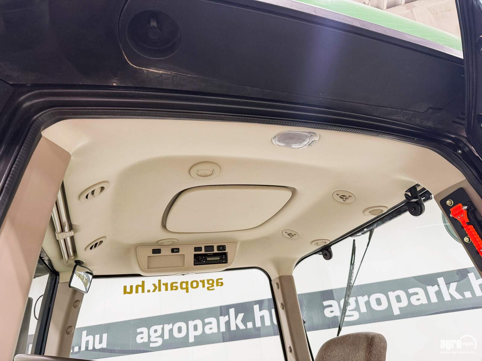 Traktor типа John Deere 8245R, Gebrauchtmaschine в Csengele (Фотография 25)