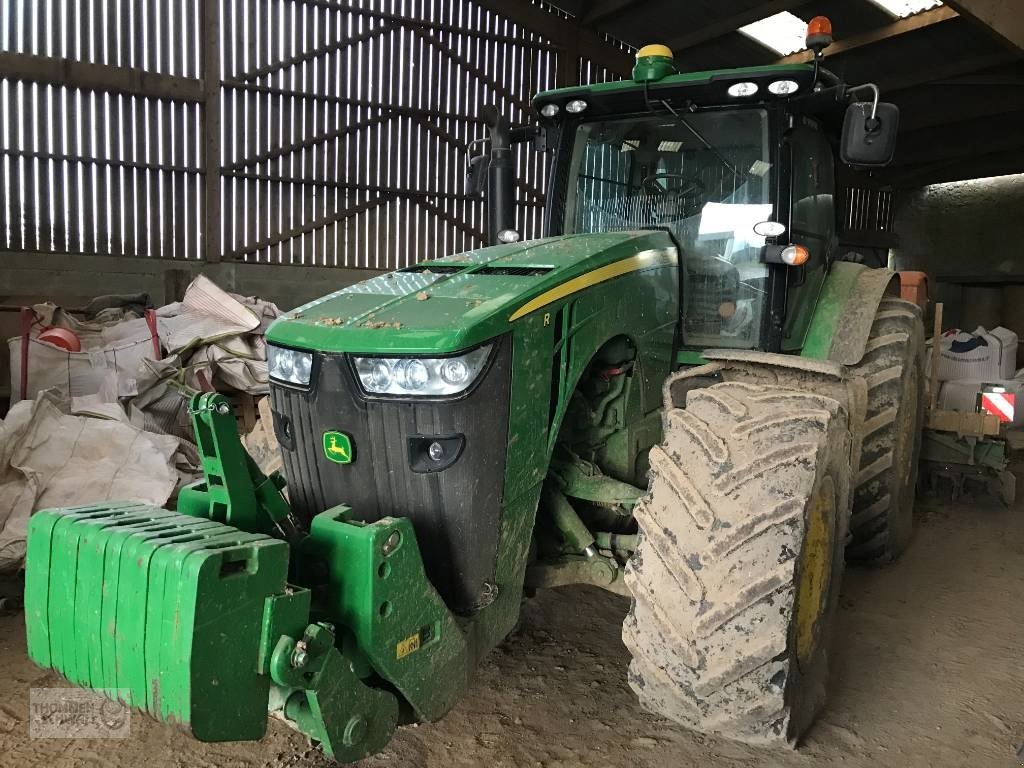 Traktor of the type John Deere 8260 R, Gebrauchtmaschine in Crombach/St.Vith (Picture 1)