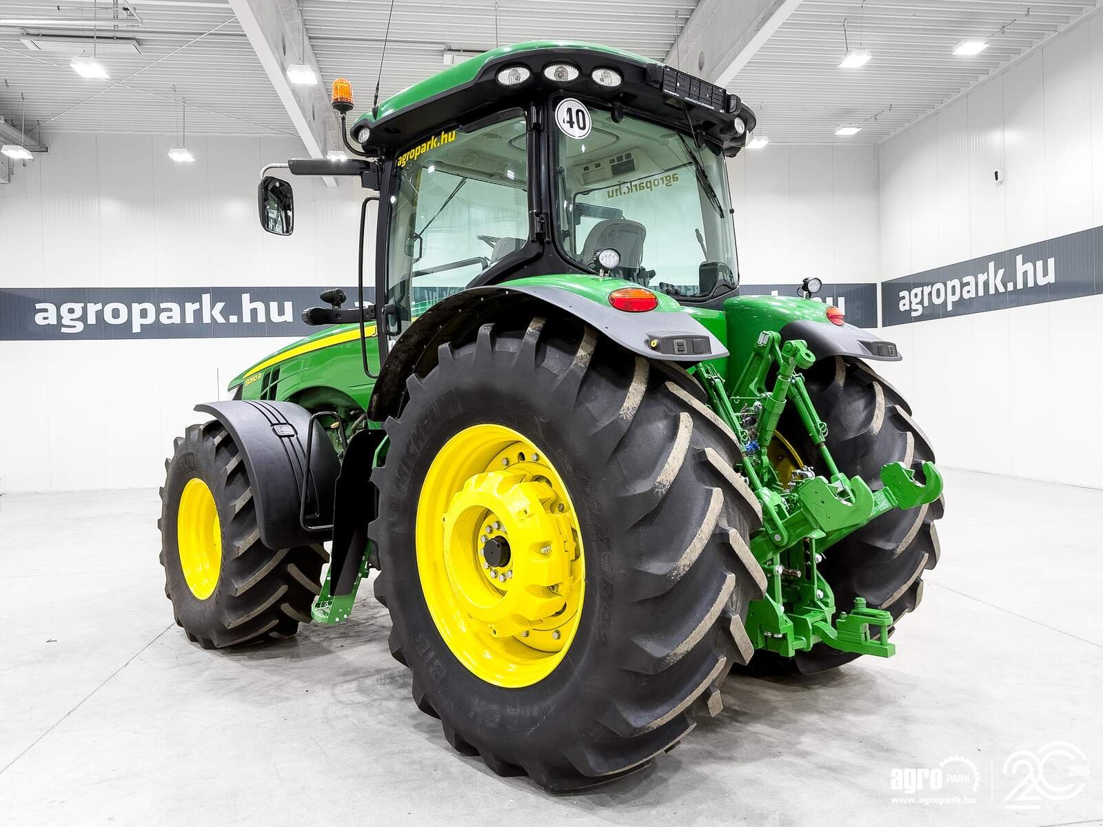 Traktor a típus John Deere 8260R tractor, 16/5 Powershift, AutoTrac ready, air brakes, Michelin tires, 4 pair of SCVs, Gebrauchtmaschine ekkor: Csengele (Kép 4)