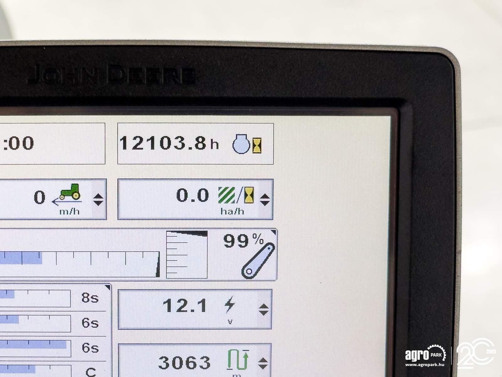 Traktor a típus John Deere 8260R tractor, 16/5 Powershift, AutoTrac ready, air brakes, Michelin tires, 4 pair of SCVs, Gebrauchtmaschine ekkor: Csengele (Kép 10)