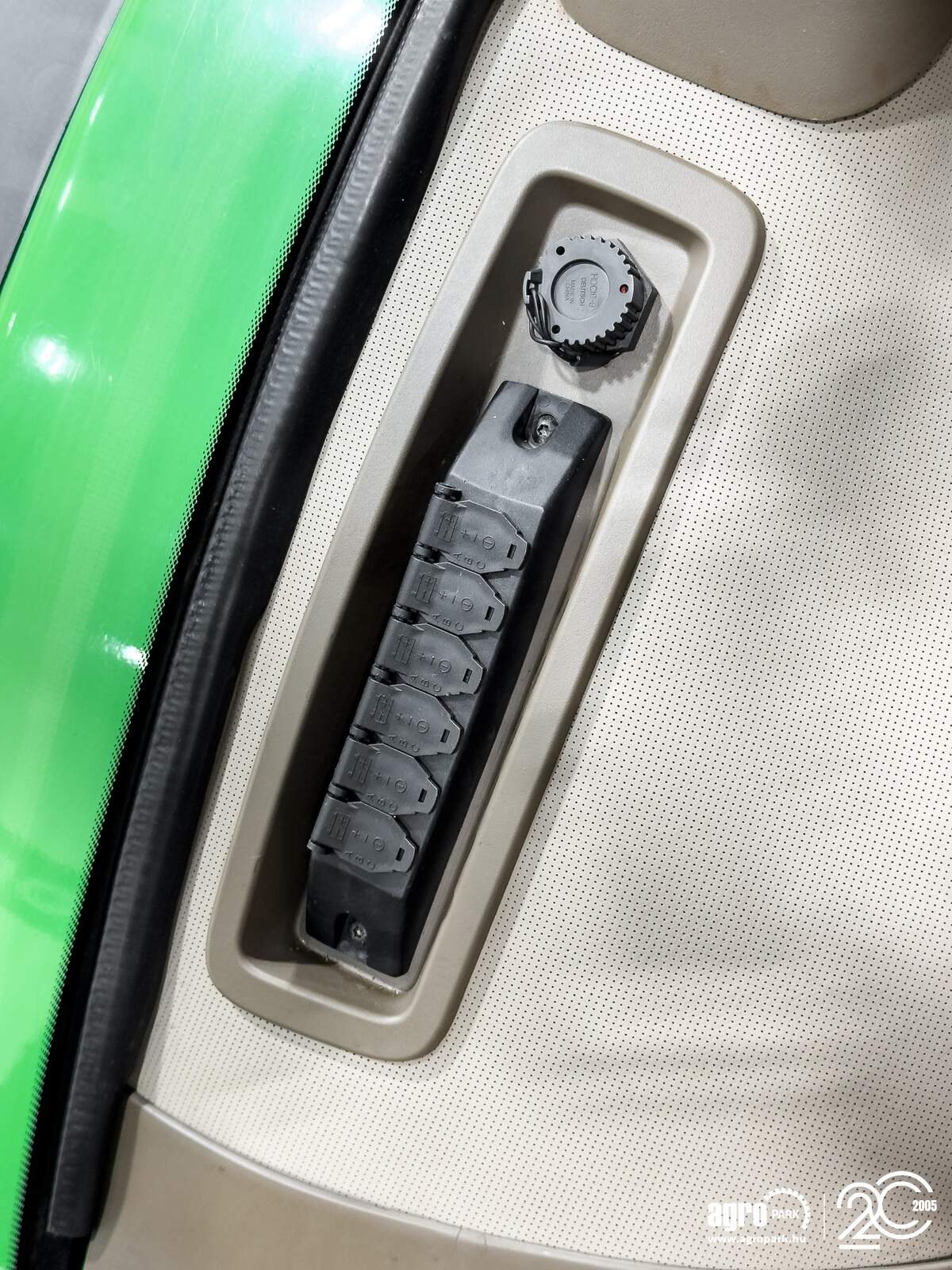 Traktor a típus John Deere 8260R tractor, 16/5 Powershift, AutoTrac ready, air brakes, Michelin tires, 4 pair of SCVs, Gebrauchtmaschine ekkor: Csengele (Kép 23)