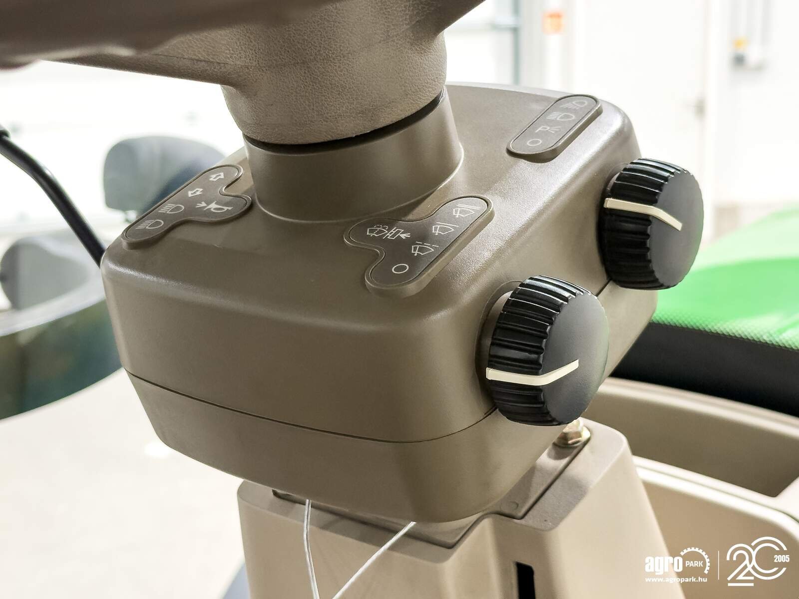 Traktor a típus John Deere 8260R tractor, 16/5 Powershift, AutoTrac ready, air brakes, Michelin tires, 4 pair of SCVs, Gebrauchtmaschine ekkor: Csengele (Kép 27)