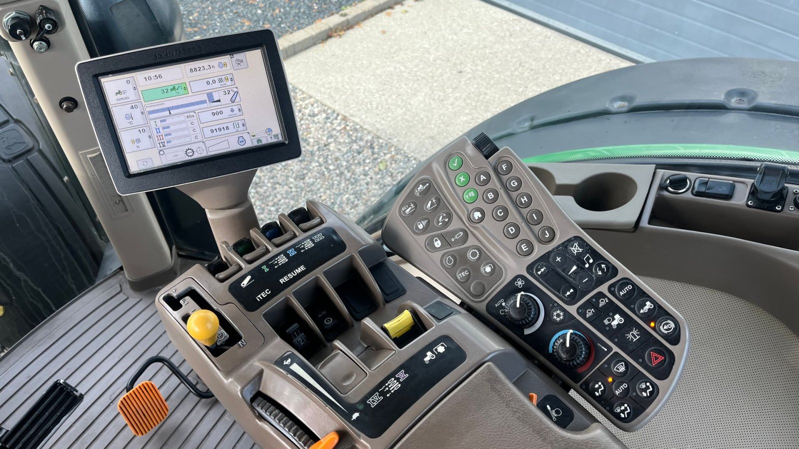 Traktor типа John Deere 8260R, Gebrauchtmaschine в Lintrup (Фотография 7)