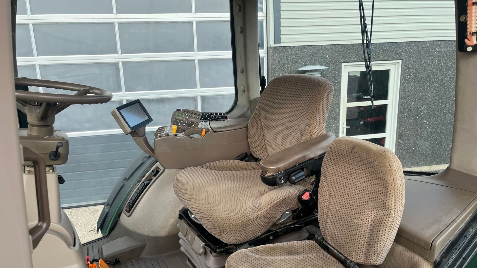 Traktor типа John Deere 8260R, Gebrauchtmaschine в Lintrup (Фотография 5)