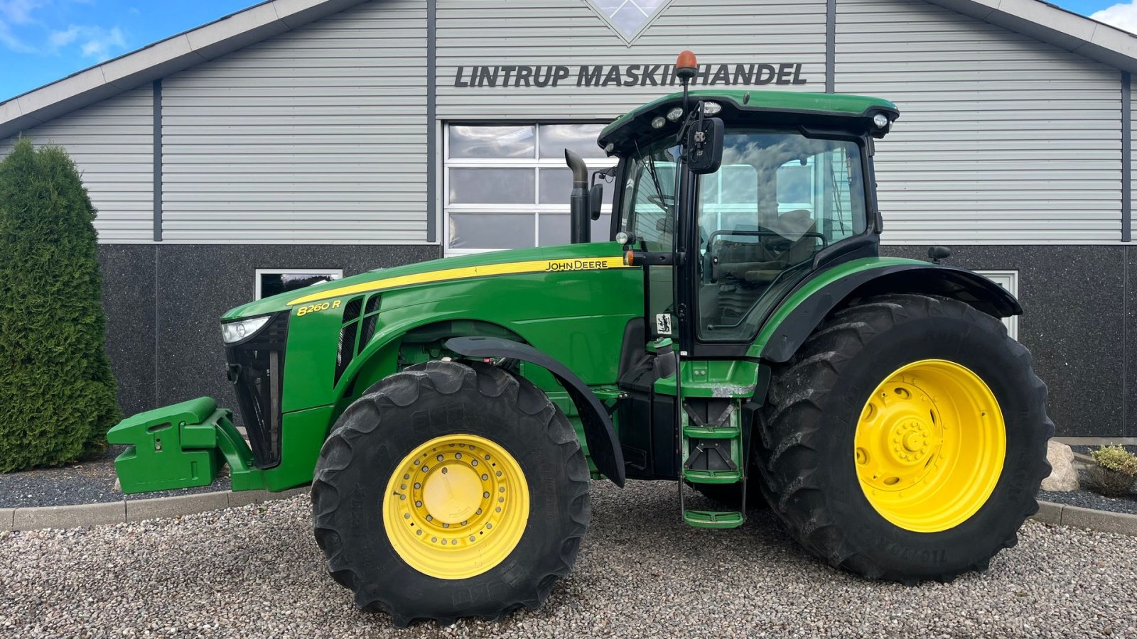Traktor типа John Deere 8260R, Gebrauchtmaschine в Lintrup (Фотография 1)