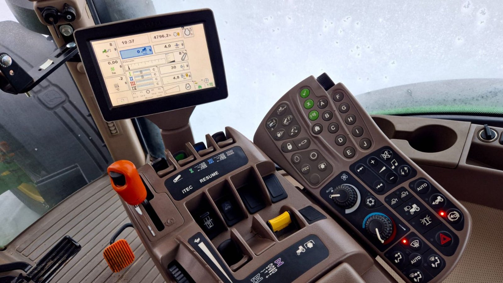 Traktor типа John Deere 8260R, Gebrauchtmaschine в Kaunas (Фотография 16)