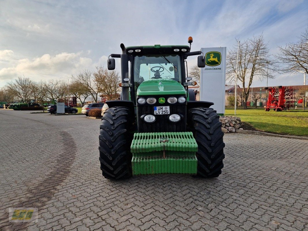 Traktor του τύπου John Deere 8270R PowrShift, Gebrauchtmaschine σε Schenkenberg (Φωτογραφία 2)