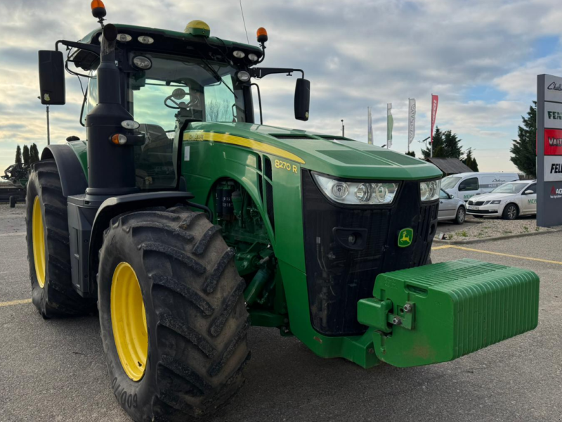 Traktor типа John Deere 8270R, Gebrauchtmaschine в Orţişoara