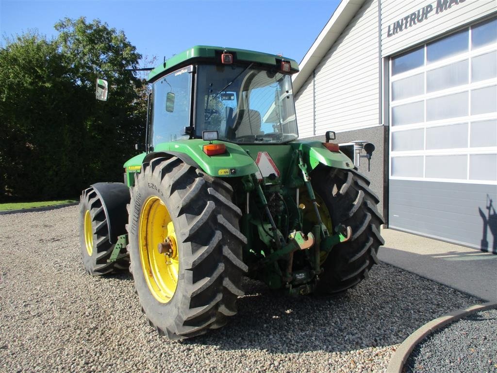 Traktor Türe ait John Deere 8300 Pæn regulær traktor med rigtig gode dæk på., Gebrauchtmaschine içinde Lintrup (resim 12)