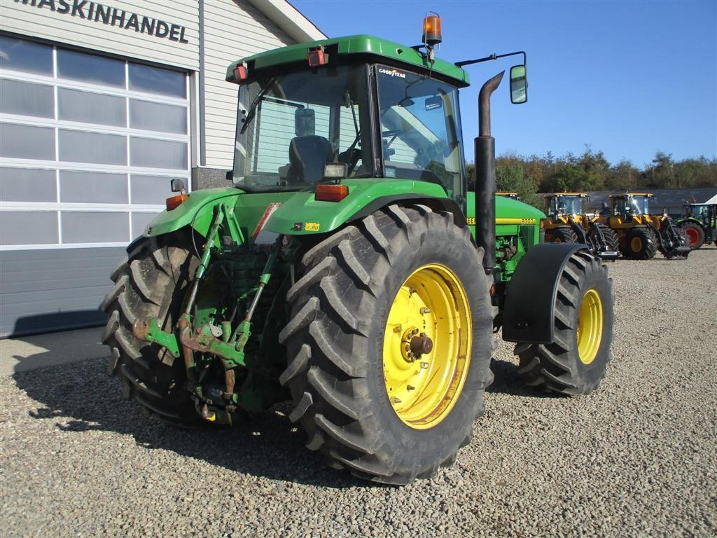Traktor Türe ait John Deere 8300 Pæn regulær traktor med rigtig gode dæk på., Gebrauchtmaschine içinde Lintrup (resim 15)