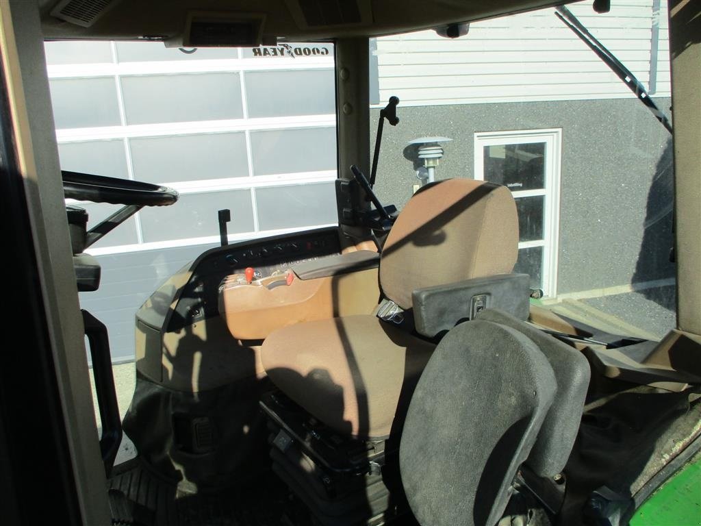 Traktor Türe ait John Deere 8300 Pæn regulær traktor med rigtig gode dæk på., Gebrauchtmaschine içinde Lintrup (resim 4)