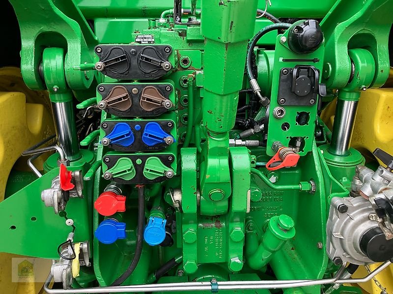 Traktor of the type John Deere 8310R Powr Shift *Motor neu*, Gebrauchtmaschine in Salsitz (Picture 21)