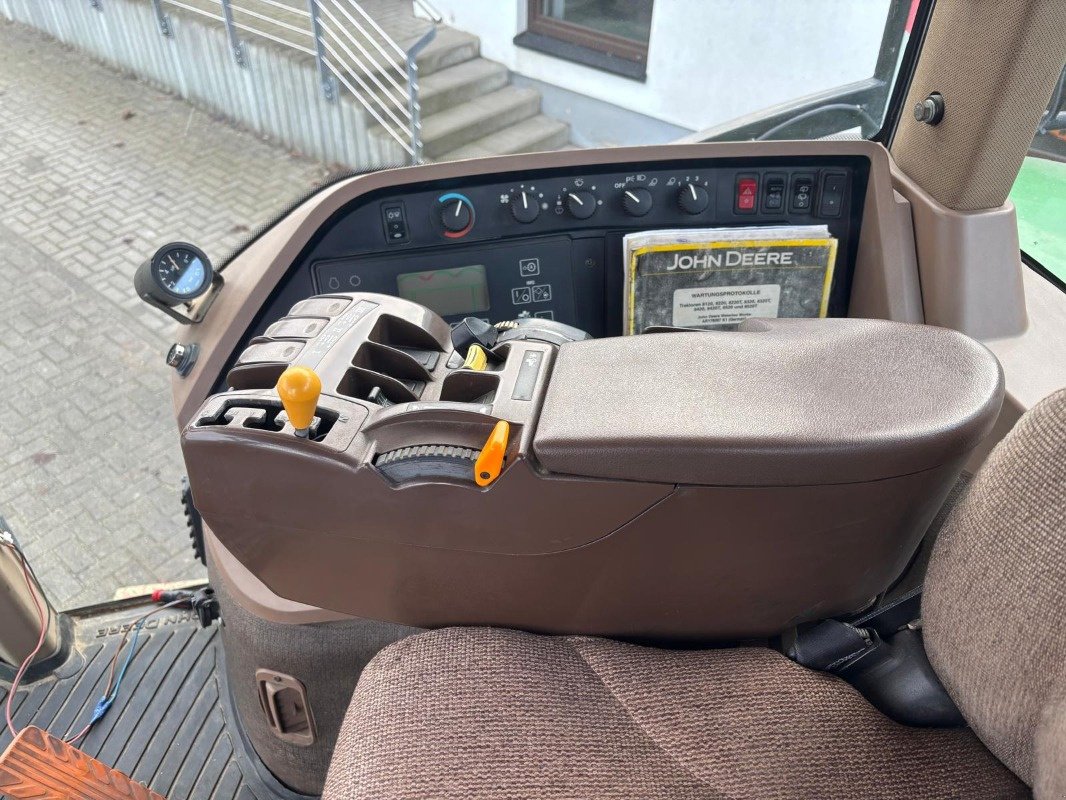 Traktor van het type John Deere 8320, Gebrauchtmaschine in Neubrandenburg (Foto 11)