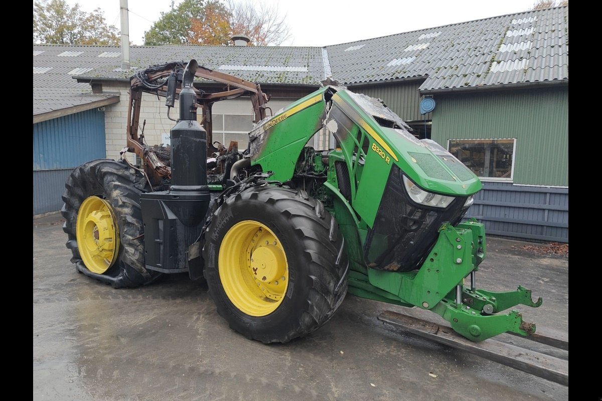 Traktor от тип John Deere 8320R, Gebrauchtmaschine в Viborg (Снимка 2)
