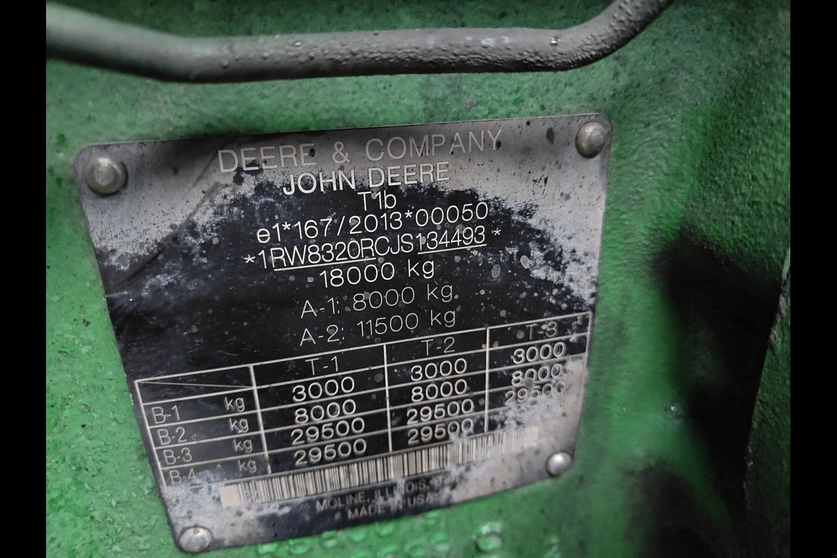 Traktor от тип John Deere 8320R, Gebrauchtmaschine в Viborg (Снимка 4)