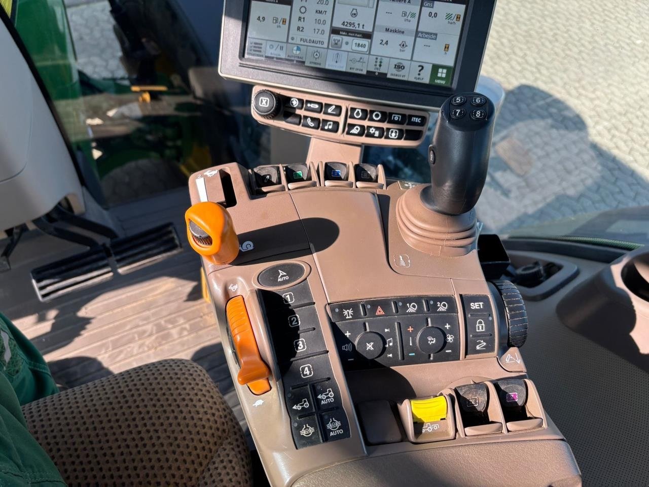 Traktor van het type John Deere 8320R, Gebrauchtmaschine in Næstved (Foto 8)