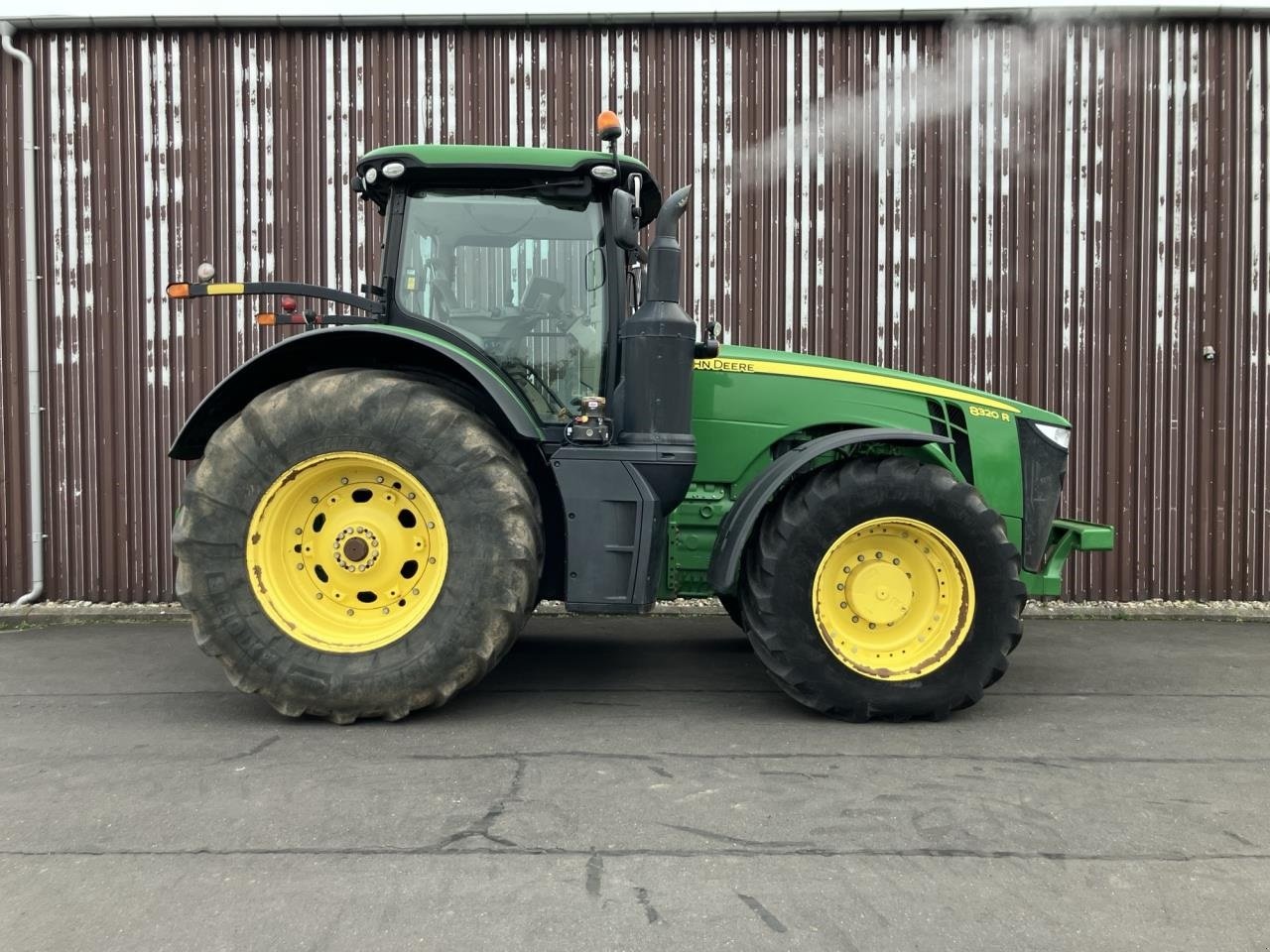 Traktor van het type John Deere 8320R, Gebrauchtmaschine in Odense (Foto 9)