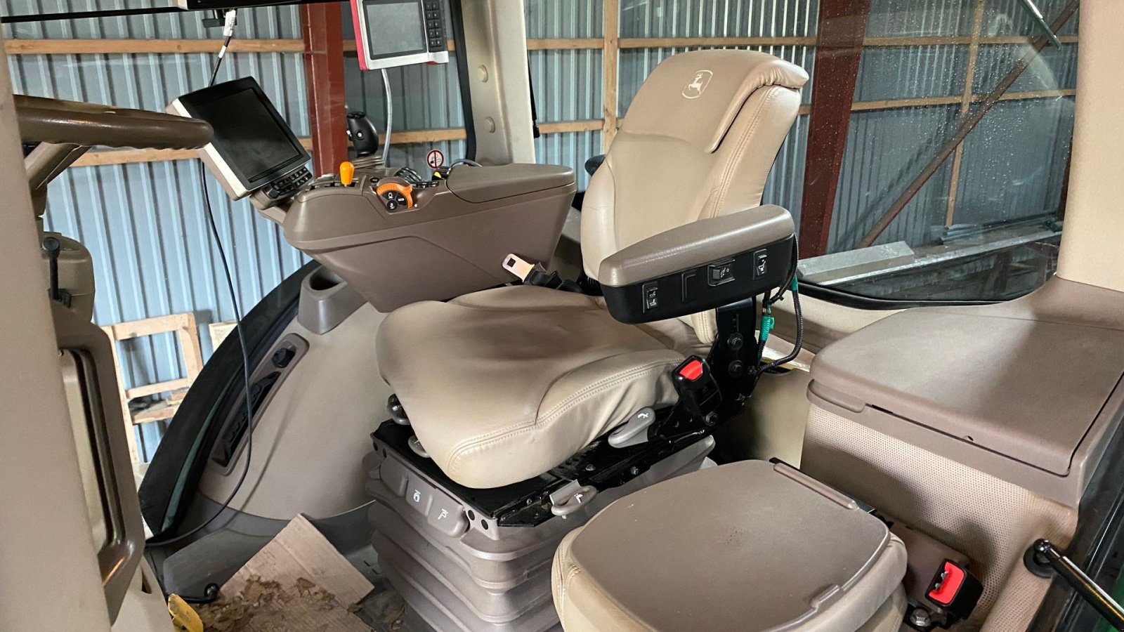 Traktor des Typs John Deere 8320R, Gebrauchtmaschine in Bredsten (Bild 4)