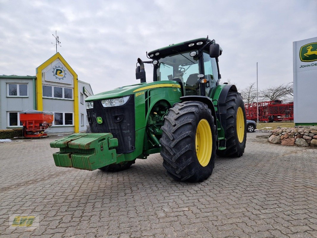 Traktor от тип John Deere 8320R, Gebrauchtmaschine в Schenkenberg (Снимка 1)