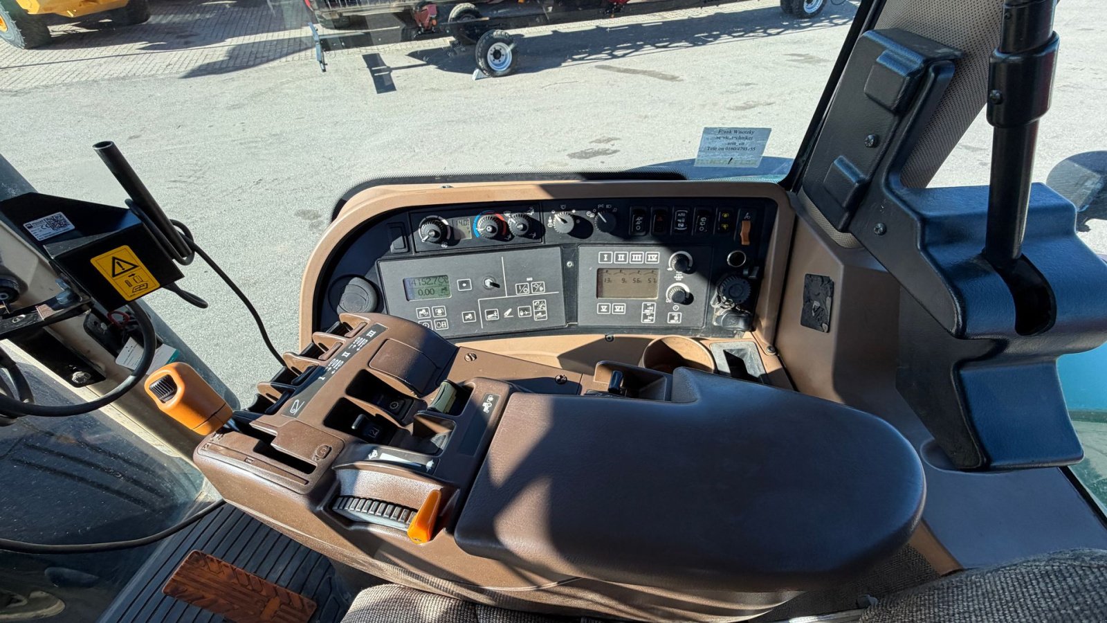 Traktor от тип John Deere 8330 AUTOTRACK READY!, Gebrauchtmaschine в Nørager (Снимка 15)