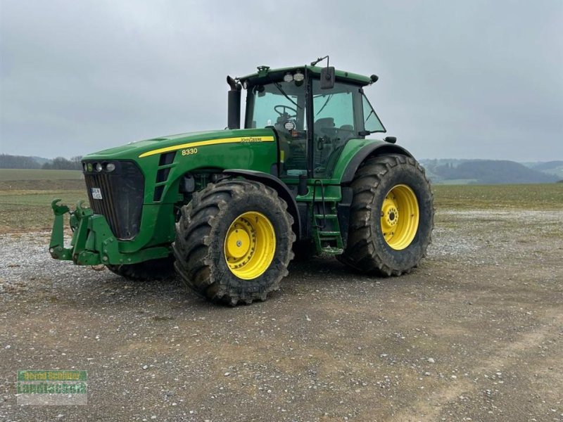 Traktor типа John Deere 8330 Getriebe neu., Gebrauchtmaschine в Büren