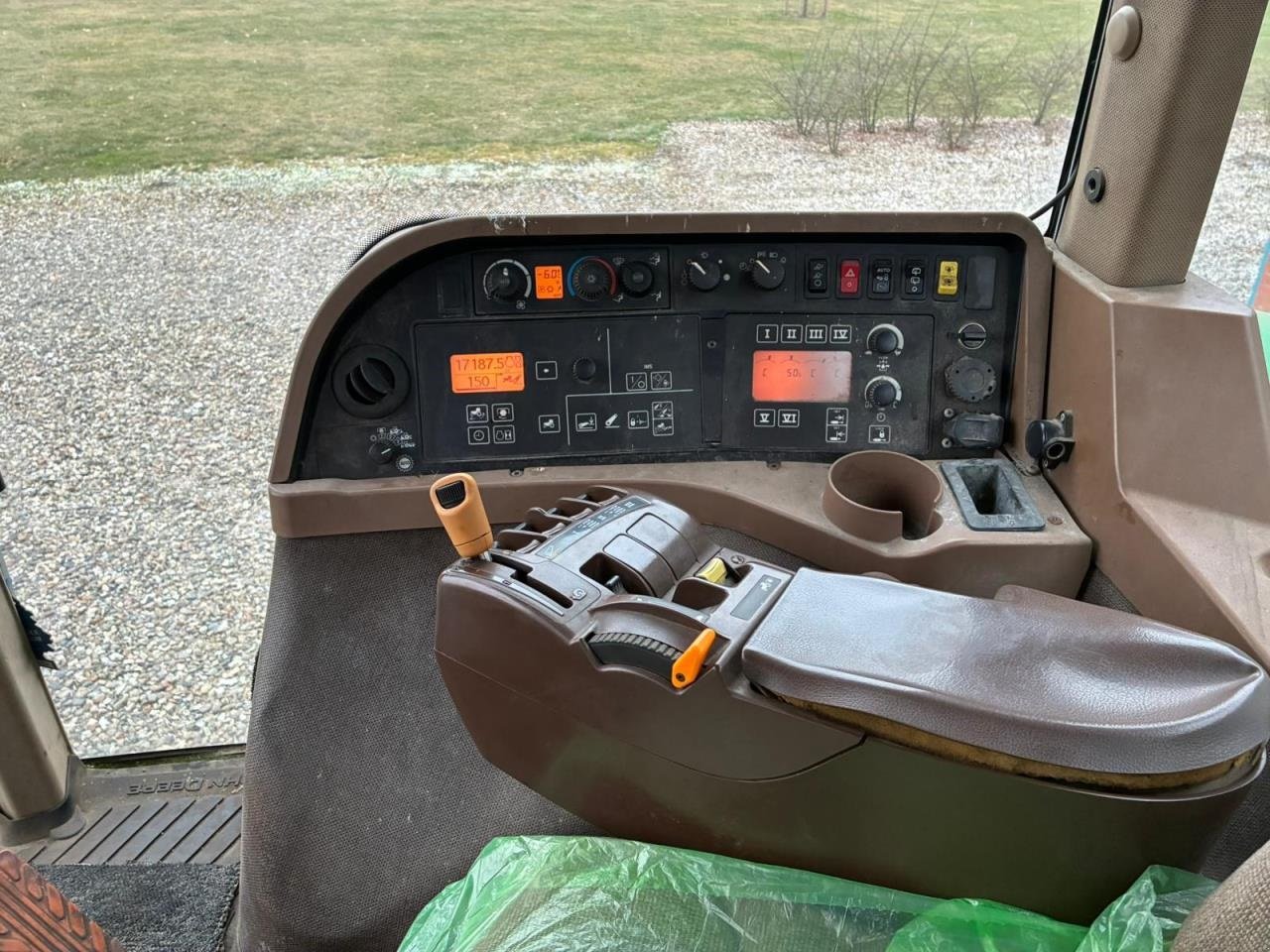 Traktor типа John Deere 8330, Gebrauchtmaschine в Videbæk (Фотография 4)