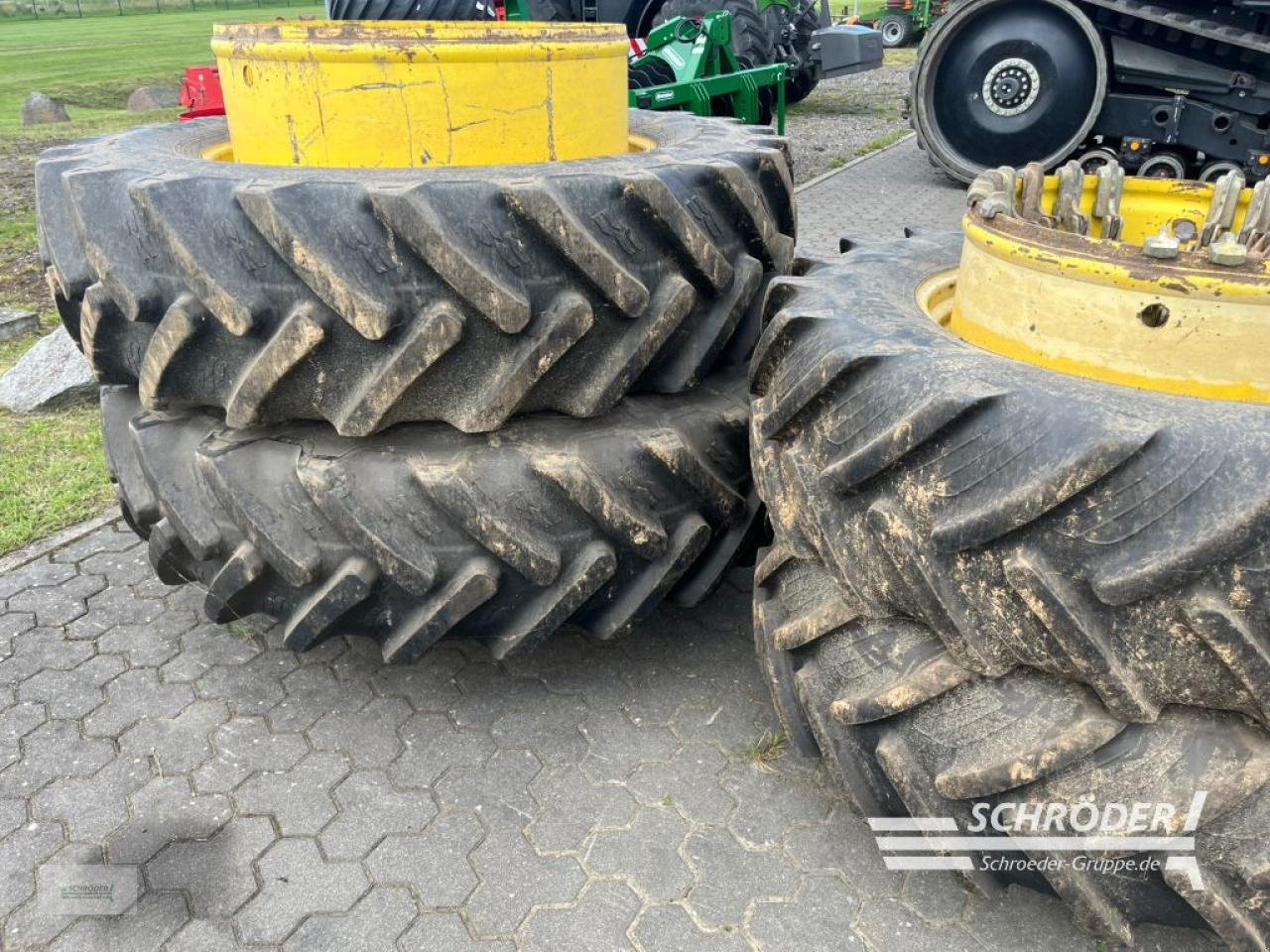 Traktor del tipo John Deere 8335 R AUTOPOWER + ZWILLINGSBEREIFUNG, Gebrauchtmaschine In Leizen (Immagine 24)