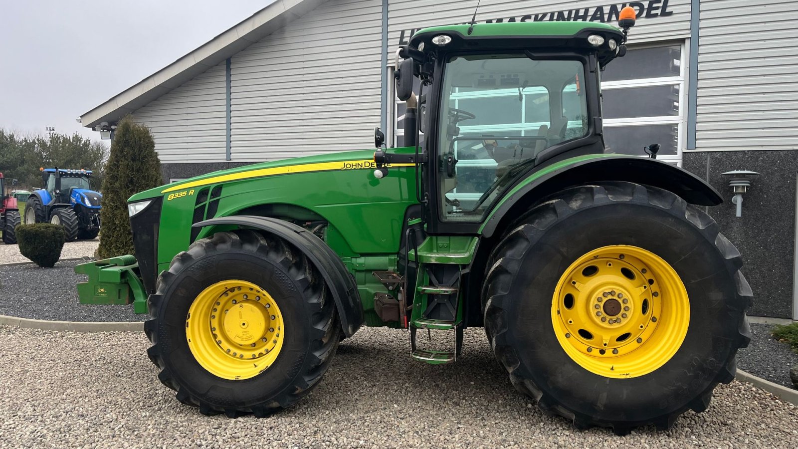 Traktor of the type John Deere 8335R Autopower og med centralsmørring, Gebrauchtmaschine in Lintrup (Picture 13)