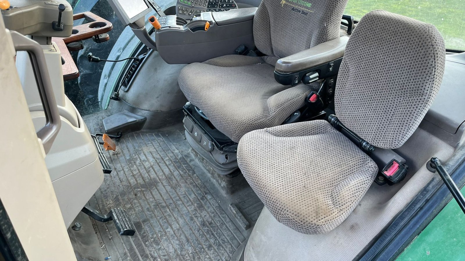 Traktor des Typs John Deere 8335R IVT-AutoPower med frontlift, Gebrauchtmaschine in Lintrup (Bild 9)