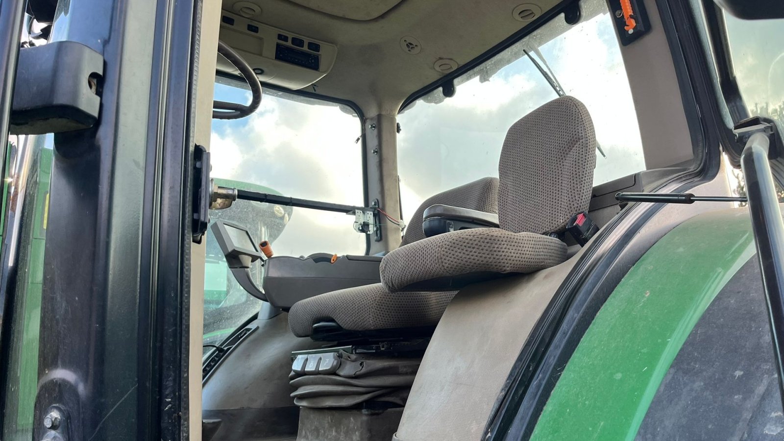 Traktor des Typs John Deere 8335R IVT-AutoPower med frontlift, Gebrauchtmaschine in Lintrup (Bild 8)