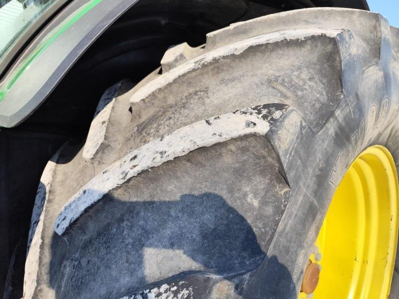 Traktor del tipo John Deere 8335R, Gebrauchtmaschine In CHAUMESNIL (Immagine 11)