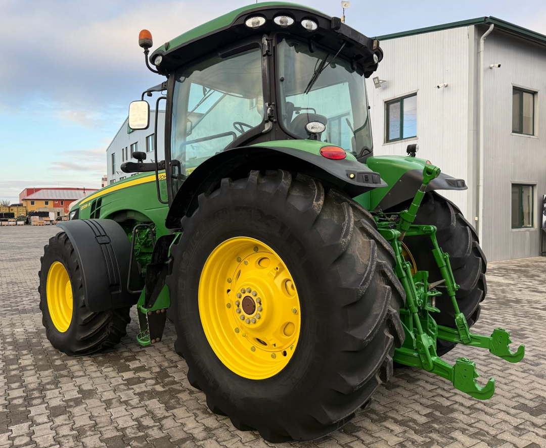Traktor van het type John Deere 8335R, Gebrauchtmaschine in Orţişoara (Foto 4)