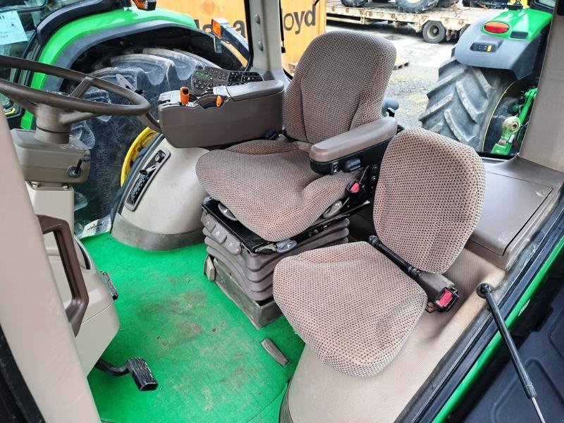 Traktor типа John Deere 8335RT, Gebrauchtmaschine в SAINT-GERMAIN DU PUY (Фотография 9)