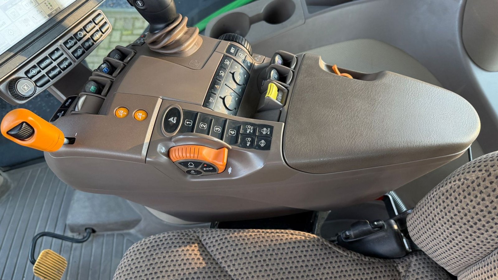 Traktor типа John Deere 8345R  Med FRONT PTO. GPS / AutoTrac klar. Ultimate Edition, Gebrauchtmaschine в Kolding (Фотография 9)