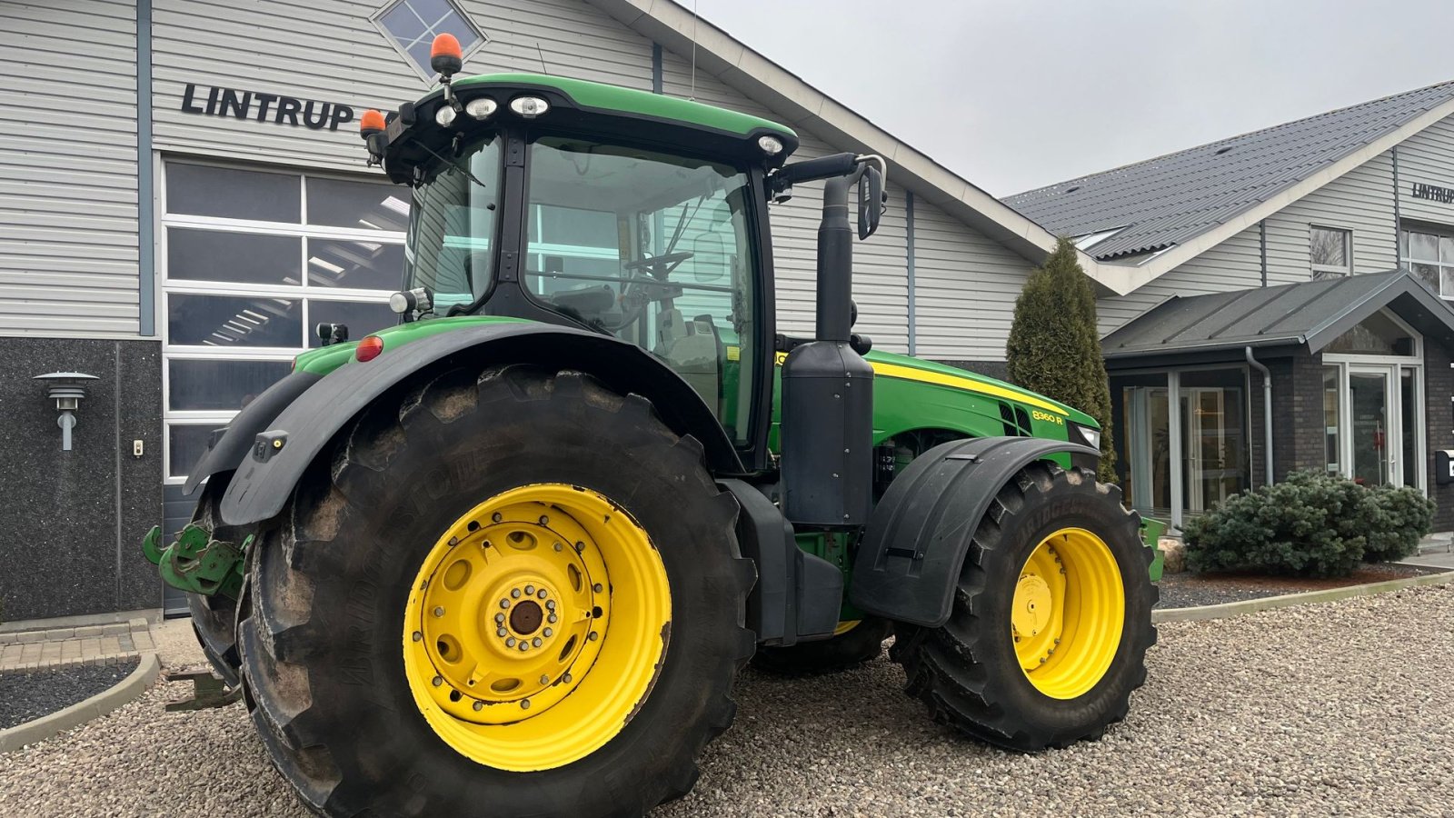 Traktor of the type John Deere 8360R AutoPower og med centralsmørring, Gebrauchtmaschine in Lintrup (Picture 15)