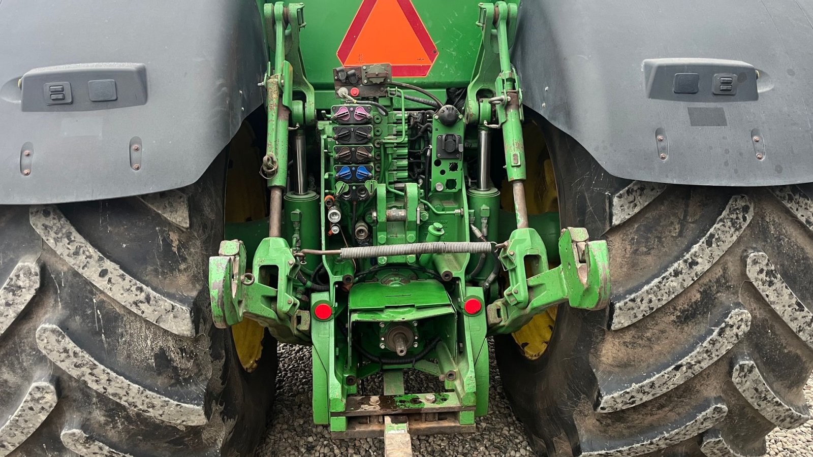 Traktor of the type John Deere 8360R AutoPower og med centralsmørring, Gebrauchtmaschine in Lintrup (Picture 4)