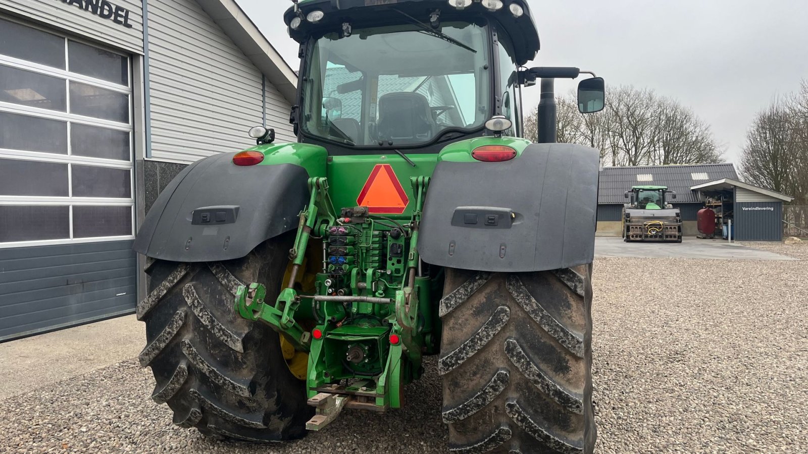Traktor of the type John Deere 8360R AutoPower og med centralsmørring, Gebrauchtmaschine in Lintrup (Picture 17)