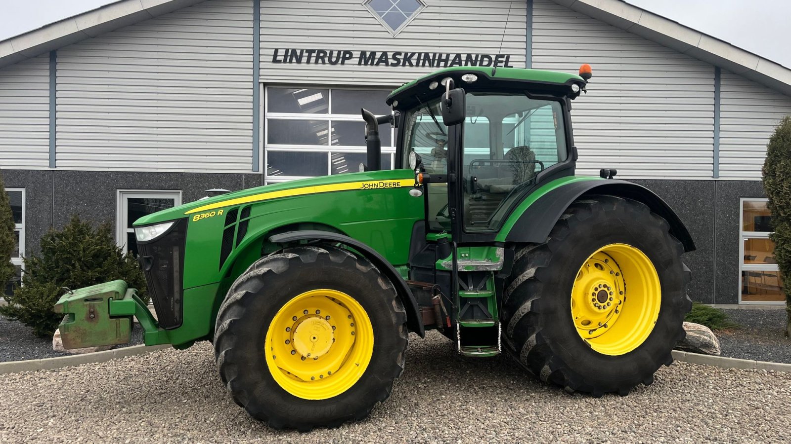 Traktor of the type John Deere 8360R AutoPower og med centralsmørring, Gebrauchtmaschine in Lintrup (Picture 1)