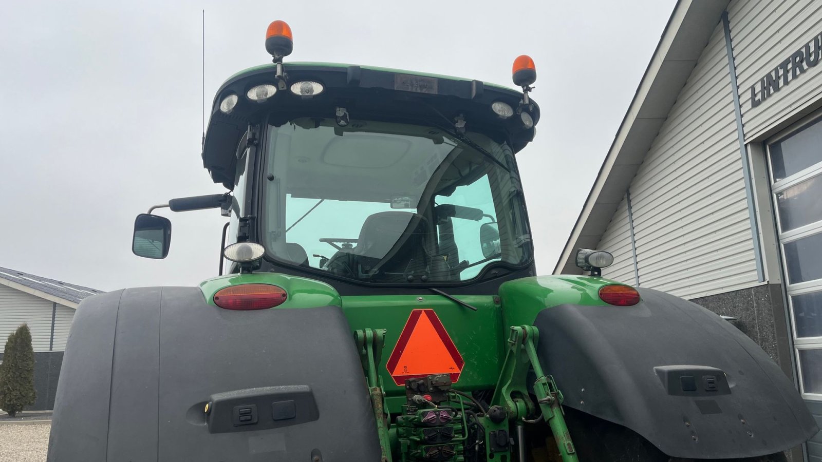 Traktor of the type John Deere 8360R AutoPower og med centralsmørring, Gebrauchtmaschine in Lintrup (Picture 5)